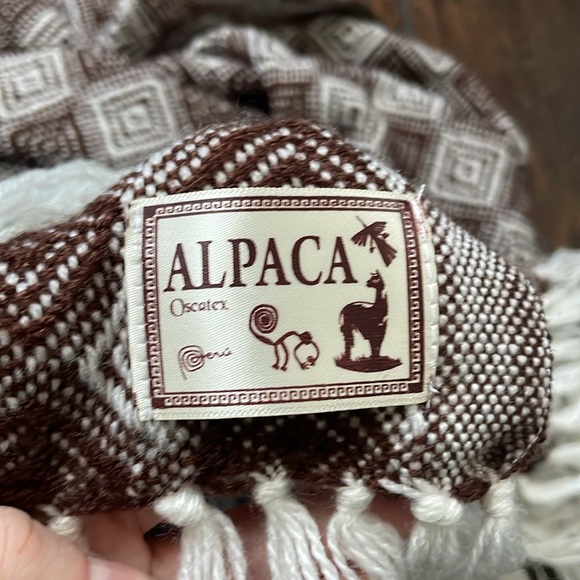Brown and White Alpaca scarf - Picture 2 of 3